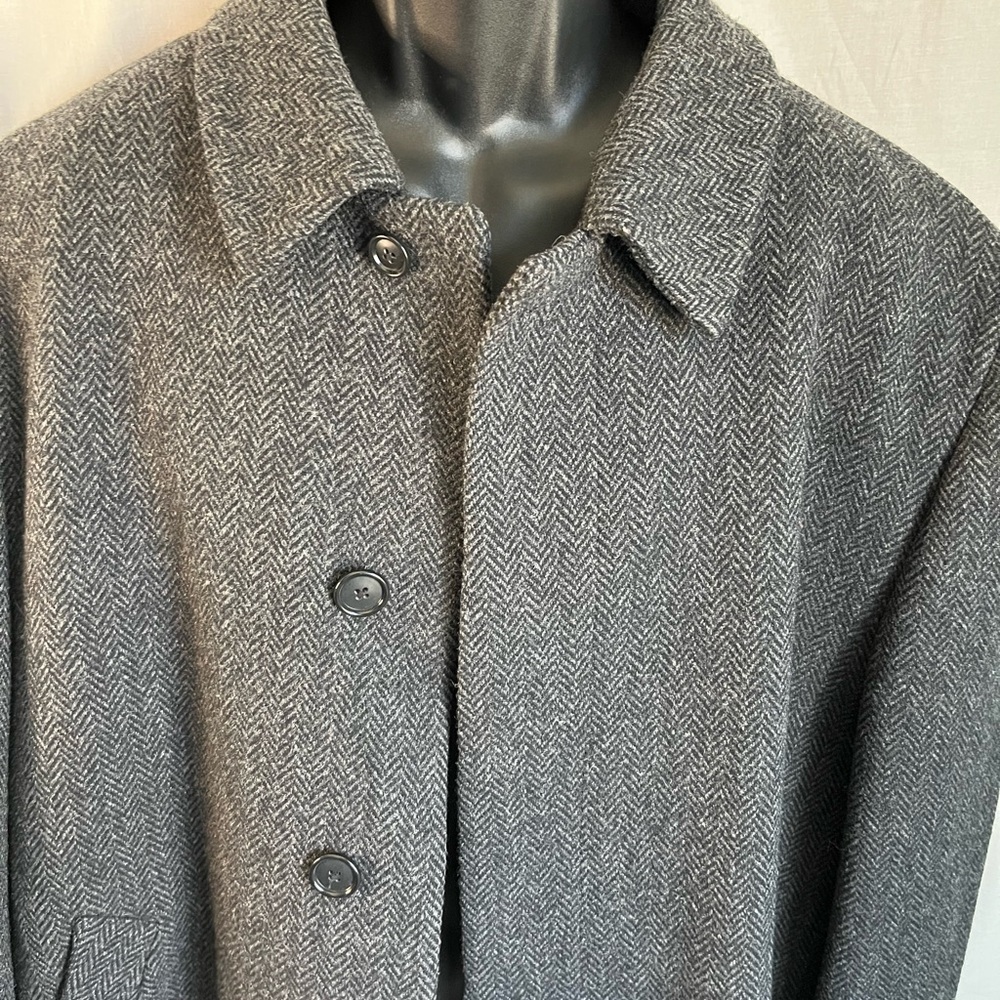 Men’s Jos A Bank 4-Button Charcoal Herringbone Overcoat. Size 44S. 100% Wool